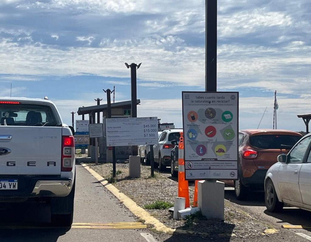 Colapsó el ingreso a Península Valdés con extensa fila sobre la ruta