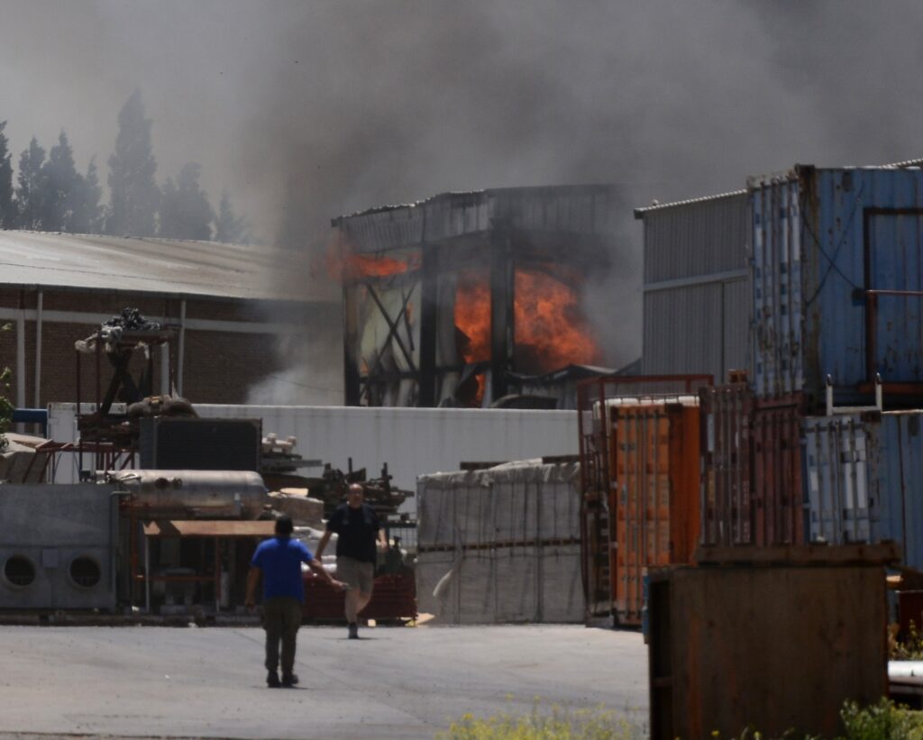 Alvarez Castellano confirmó que la planta de Conarpesa trabaja normalmente pese al incendio en galpones